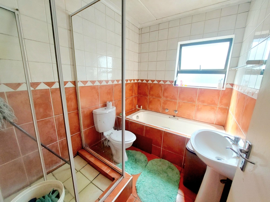 2 Bedroom Property for Sale in Sanlamhof Western Cape